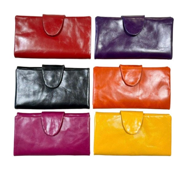 Multi Pocket clutch with wrislet