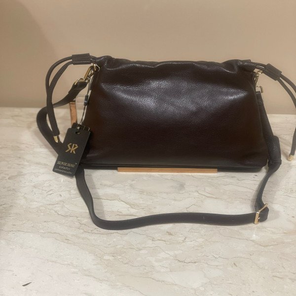 Cross over bag with magnetic closure