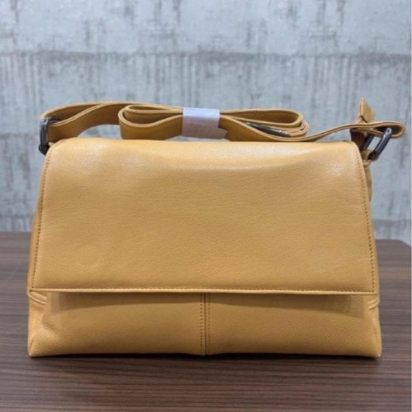 Multi pocket with magnatic closure